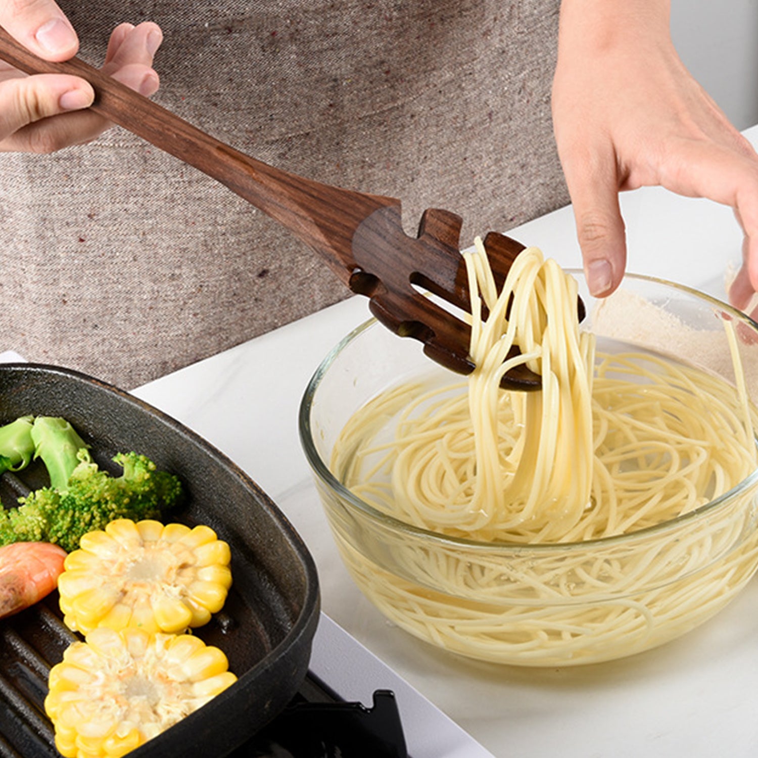 FAMCÜTE Black Walnut Wood Kitchen Utensils Set, Long Handle Spoons and Spatula Set for Cooking, Heat Resistant Non-Stick Cookware(6 PCS)